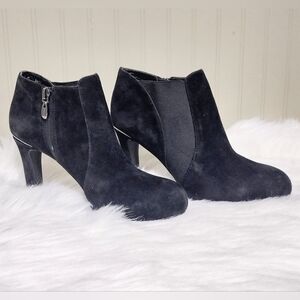 Tahari Women's Black Suede Ankle Boots Size 6.5